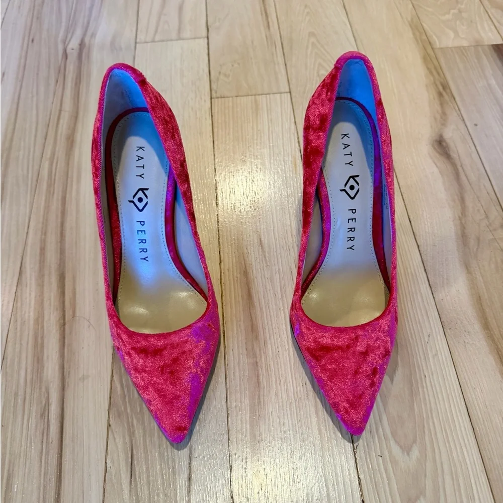 Katy Perry Sissy Velvet Pump! Vibrant pink! Size 6 - Picture 1 of 6